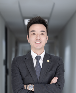 Justin S Lee